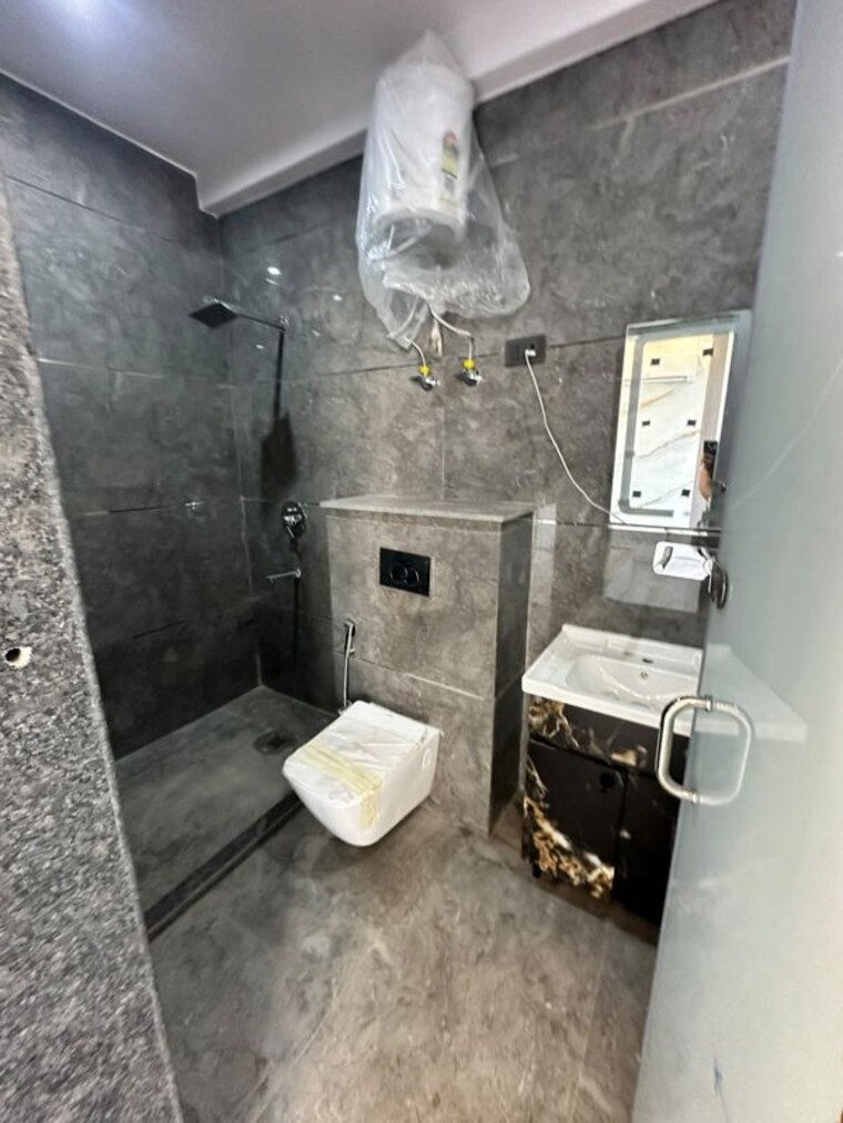 Bathroom, sector 51 3 Bedroom 1800 Sq.Ft. Builder Floor In Sector 51 Gurgaon 10754101