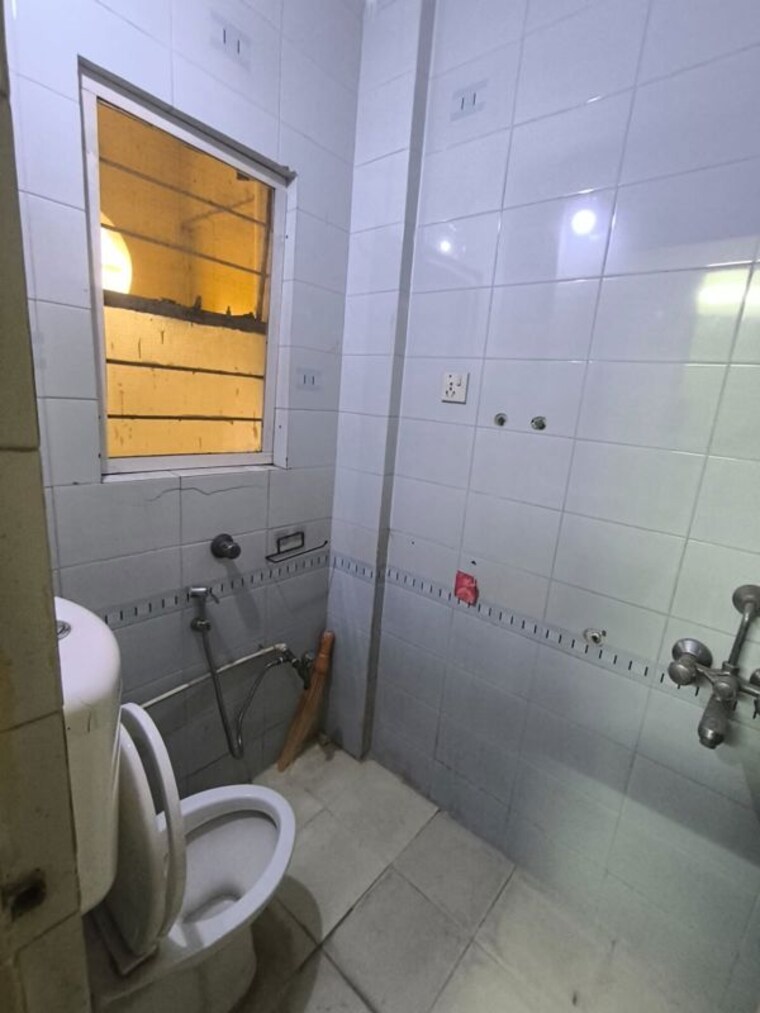 Bathroom, yash-sankul 2 Bedroom 941 Sq.Ft. Apartment In Pimple Saudagar Pune 10754143