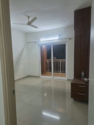 Room in 3 BHK Apartment at Mantri Webcity, Hennur Road – for Rent