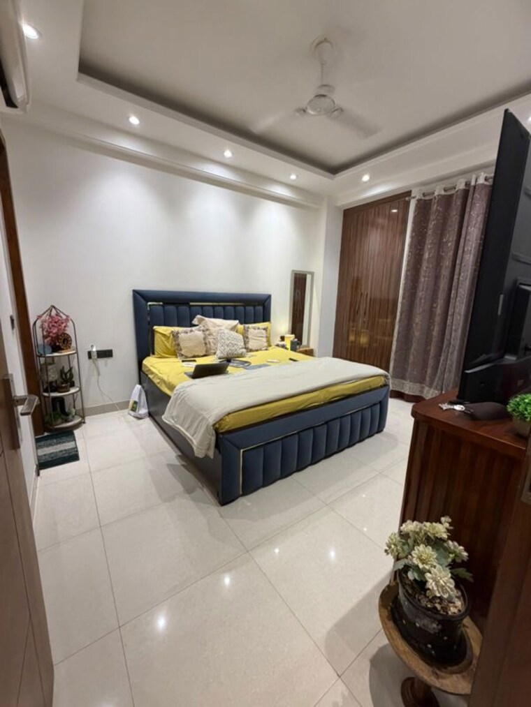 Bedroom, sector 27 3 Bedroom 2500 Sq.Ft. Builder Floor In Sector 27 Gurgaon 10754162