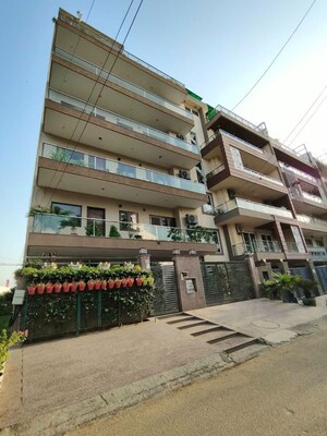 3 BHK Builder Floor – Exterior View View at Sector 43 - for Rent