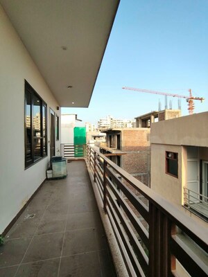 Balcony in 3 BHK Builder Floor at Sector 43 – for Rent