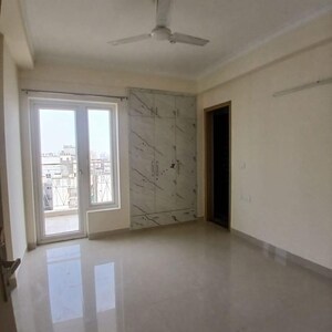 Room in 3 BHK Apartment at Pareena Micasa, Sector 68 – for Rent