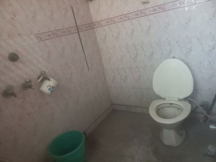 Bathroom, sector 22 3 Bedroom 1450 Sq.Ft. Independent House In Sector 22 Noida 10754179