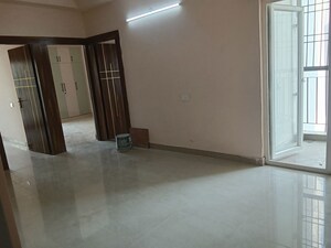 Room in 3 BHK Apartment at Amrapali Dream Valley – for Rent