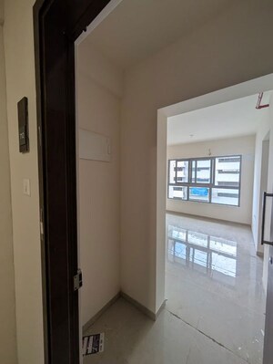 Room in 2 BHK Apartment at Piramal Vaikunth, Balkum Pada – for Rent