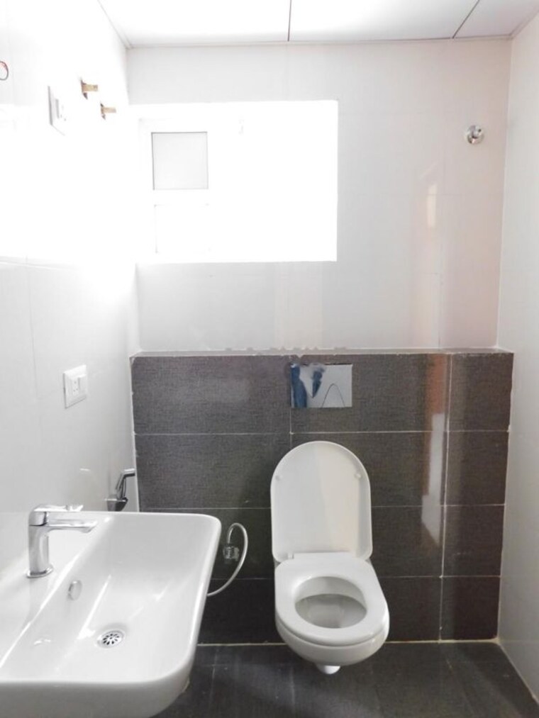 Bathroom, madhu-park-ville 3 Bedroom 1477 Sq.Ft. Apartment In Tellapur Hyderabad 10754235