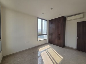 Room in 3 BHK Apartment at Piramal Vaikunth, Balkum Pada – for Rent