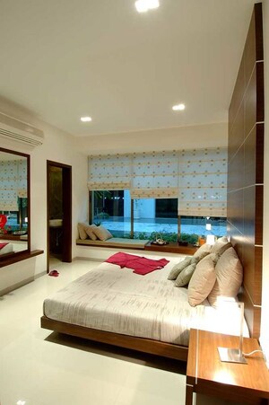 Bedroom in 2.5 BHK Apartment at Oberoi Springs, Andheri West – for Rent