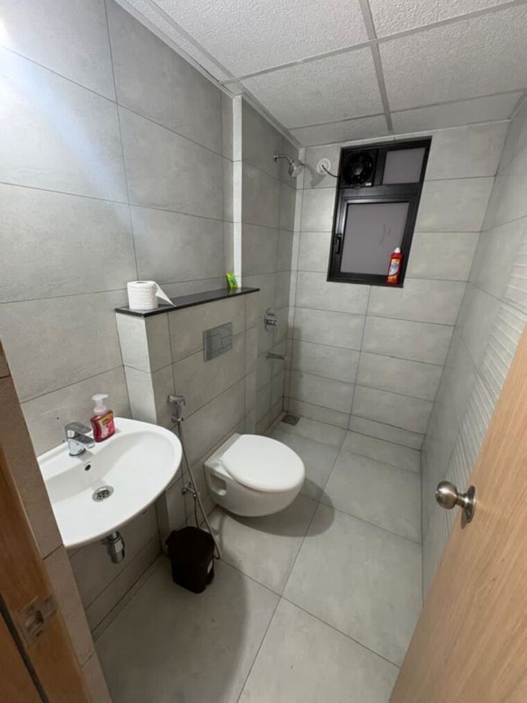 Bathroom, mahindra-nestalgia 3 Bedroom 978 Sq.Ft. Apartment In Pimpri Pune 10754294
