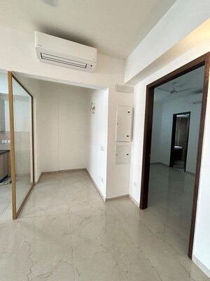 Room in 2.5 BHK Apartment at Smart World Orchard, Sector 61 – for Rent