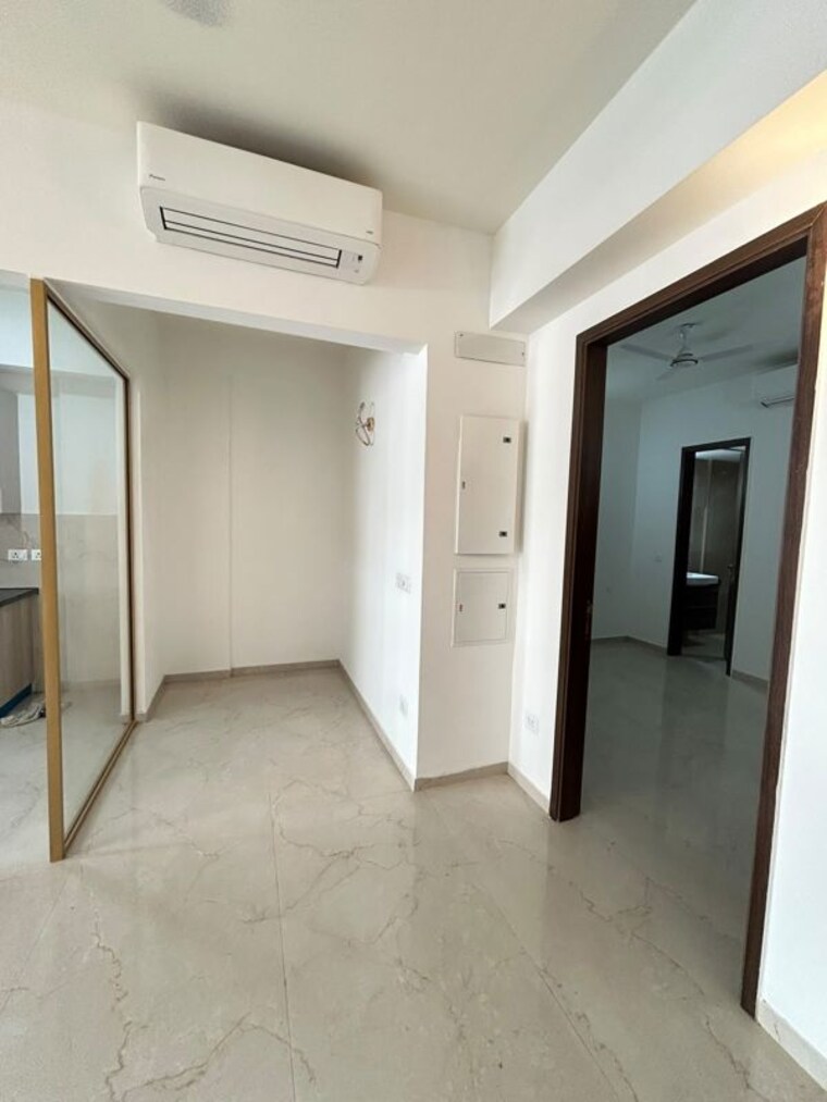 Room, smart-world-orchard 2.5 Bedroom 1200 Sq.Ft. Apartment In Sector 61 Gurgaon 10754305