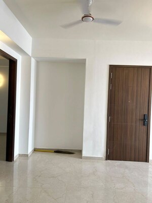 Room in 2.5 BHK Apartment at Smart World Orchard, Sector 61 – for Rent