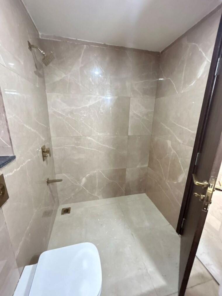Bathroom, smart-world-orchard 2.5 Bedroom 1200 Sq.Ft. Apartment In Sector 61 Gurgaon 10754305
