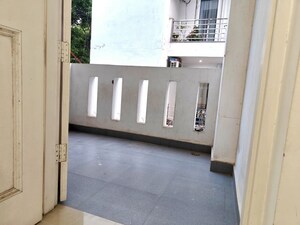 Room in 3 BHK Builder Floor at South City 1 – for Rent