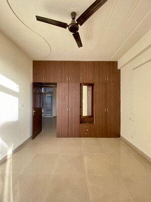 Room in 4 BHK Apartment at Dhakoli – for Rent