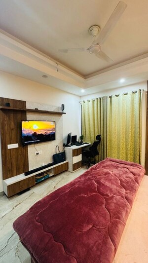 Bedroom in 2 BHK Builder Floor at Sector 57 – for Rent