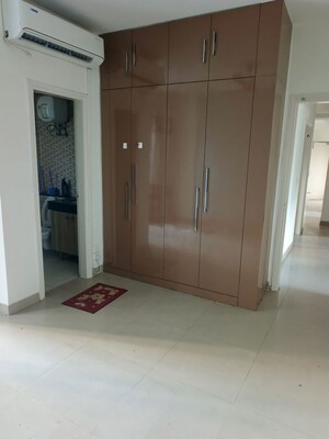 Room in 3.5 BHK Apartment at BPTP Park Prime, Sector 66 – for Rent