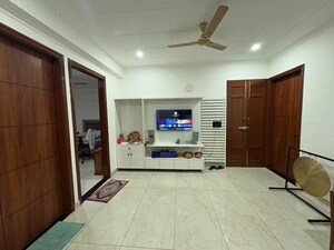 Bedroom in 3 BHK Builder Floor at Sector 57 – for Rent
