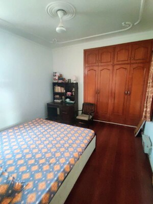 Bedroom in 3 BHK Apartment at Aravali View Rail Vihar, Sector 56 – for Rent