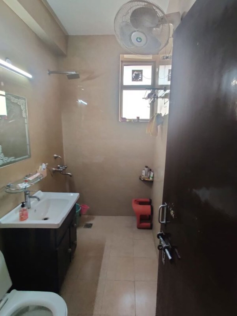Bathroom, aravali-view-rail-vihar 3 Bedroom 1400 Sq.Ft. Apartment In Sector 56 Gurgaon 10754329