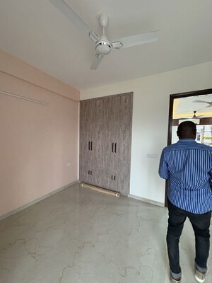 Room in 2.5 BHK Apartment at Smart World Gems, Sector 89 – for Rent