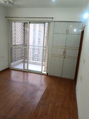 Room in 3 BHK Apartment at Prateek Grand City, Siddharth Vihar – for Rent