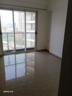 Room in 2 BHK Apartment at JP Decks, Goregaon East – for Rent
