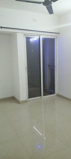 2 BHK Apartment For Rent in Dahisar East