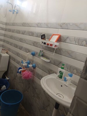Bathroom in 1 BHK Builder Floor at ABCZ East Platinum, Sector 44 – for Rent