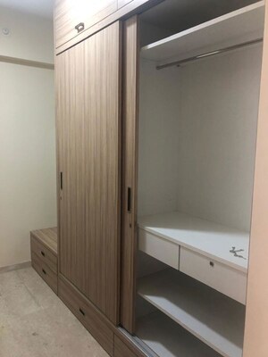 Room in 3 BHK Apartment at L&T Emerald Isle, Powai – for Rent