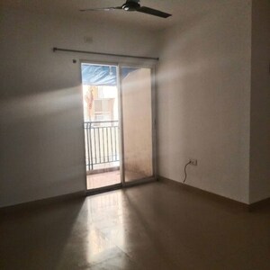 Room in 2 BHK Apartment at Dahisar East – for Rent