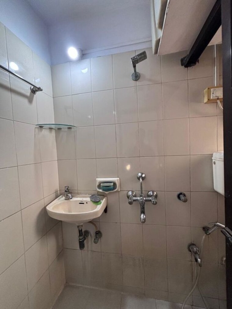 Bathroom, sai-krishna-kunj 2 Bedroom 725 Sq.Ft. Apartment In Andheri West Mumbai 10754528
