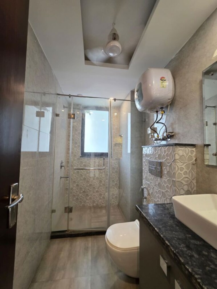 Bathroom, sector 43 3 Bedroom 220 Sq.Yd. Builder Floor In Sector 43 Gurgaon 10754550