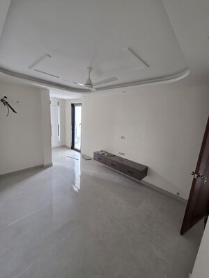 Room in 3 BHK Builder Floor at BPTP District 3, Sector 85 – for Sale