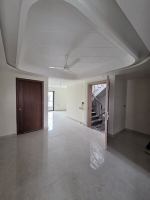 Room in 3 BHK Builder Floor at BPTP District 3, Sector 85 – for Sale