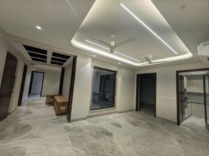 Room in 4 BHK Builder Floor at Sector 43 – for Rent