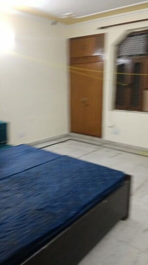 Room in 2 BHK Independent House at Sector 34 – for Rent