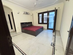 Room in 3 BHK Builder Floor at Sector 45 – for Rent