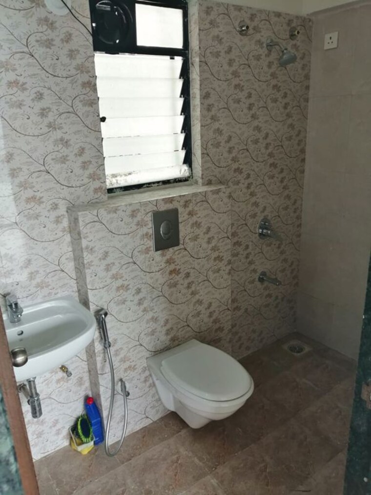 Bathroom, i-build-supreme-florista-county 2 Bedroom 891 Sq.Ft. Apartment In Handewadi Road Pune 10754655