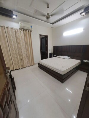 Bedroom in 4 BHK Builder Floor at Sector 91 – for Rent