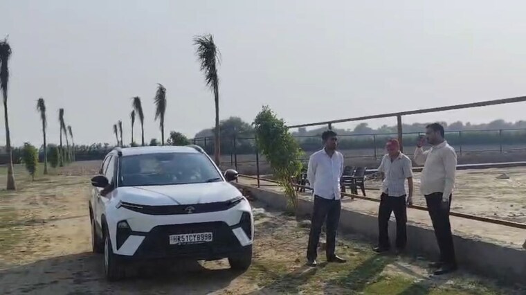 undefined, sector 82  1210 Sq.Yd. Plot In Sector 82 Noida 10754757