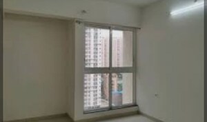 Room in 4 BHK Apartment at Lodha Amara, Kolshet Road – for Rent