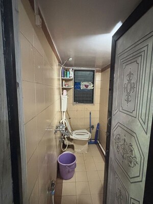 Bathroom in 2 BHK Apartment at Rajanigandha Apartment Matunga, Matunga West – for Rent