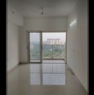 Room in 4 BHK Apartment at Lodha Amara, Kolshet Road – for Rent
