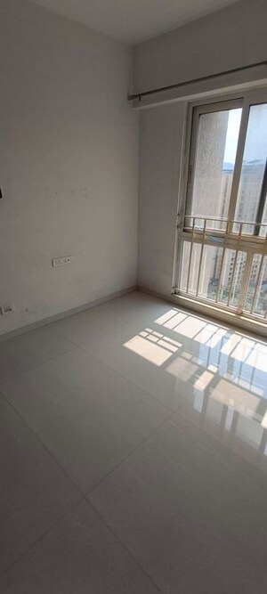 Room in 1 BHK Apartment at Vijay Orovia, Ghodbunder Road – for Sale