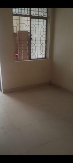 Room in 1.5 BHK Builder Floor at Sector 19 – for Rent