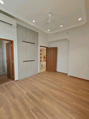 Room in 3 BHK Apartment at Conscient Hines Elevate, Sector 59 – for Rent