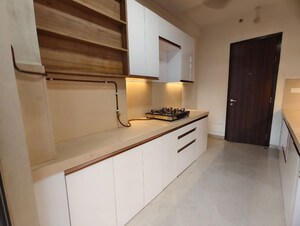 Room in 2.5 BHK Apartment at Piramal Vaikunth, Balkum Pada – for Rent