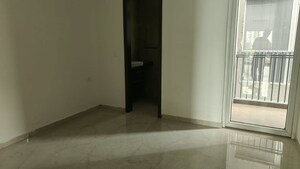 Room in 3 BHK Apartment at Smart World Orchard, Sector 61 – for Rent